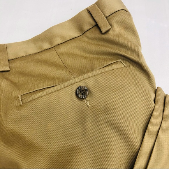 Dockers D3 Classic Fit Khaki - Picture 4 of 16